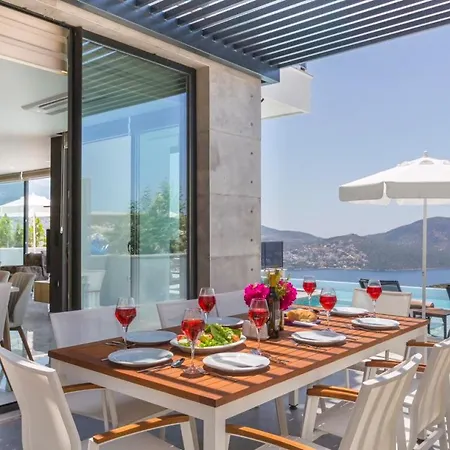 Sleeps 8 With Pool Air Con And Wifi Villa