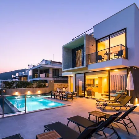 Sleeps 8 With Pool Air Con And Wifi *